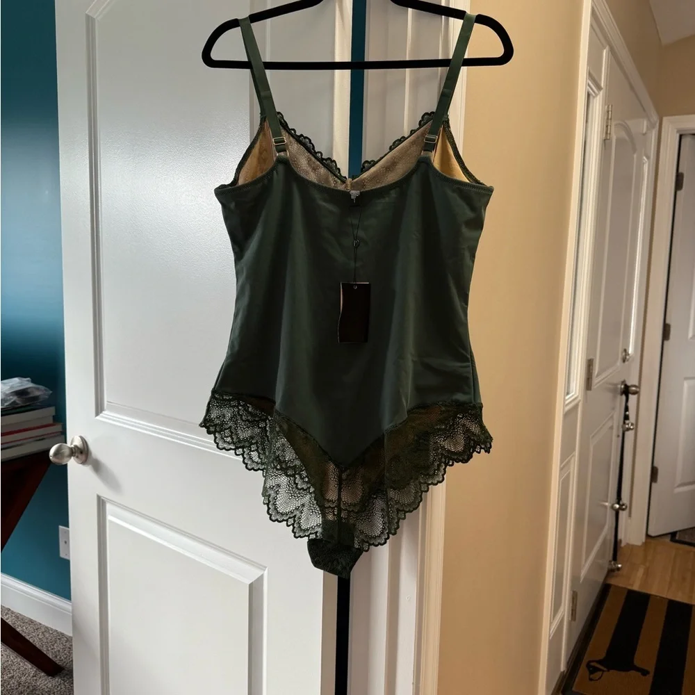 Pinsy Sculpting Lace Shapewear Bodysuit - Picture 7 of 7